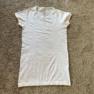 Lululemon shorts sleeve run swiftly